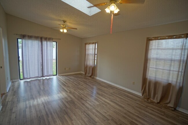 Building Photo - Charming 3/2 home in South Tampa