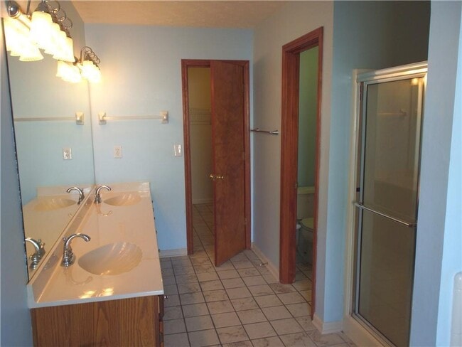 Building Photo - 4865 Camberbridge Dr