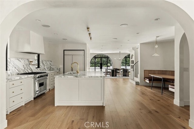 Building Photo - 738 San Lorenzo St