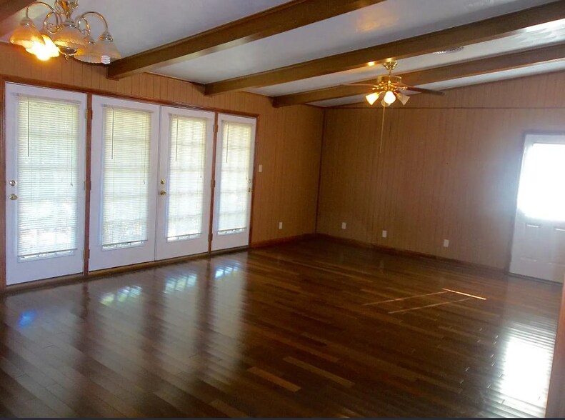 Building Photo - 6609 Golf Crest Dr