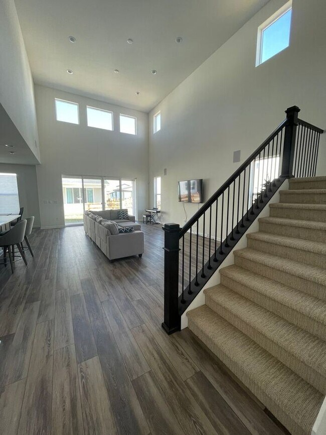 Building Photo - Gorgeous 4 Bed 2.5 Bath New Build in Timnath!