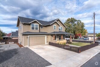 Building Photo - 4 Bed 2.5 Bath - NW Redmond