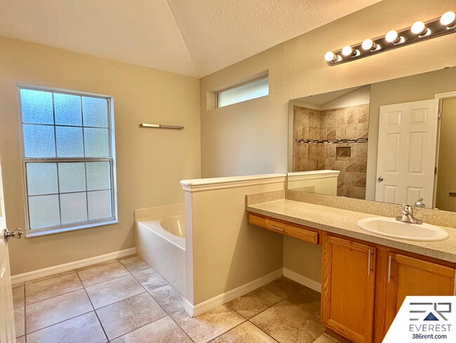 Building Photo - 32 Pierce Ln