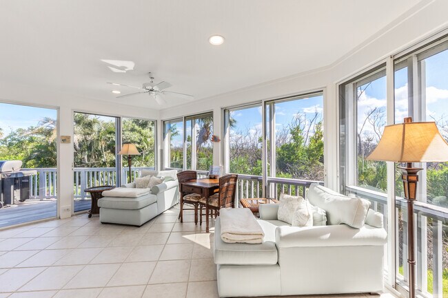 Building Photo - 701 S Harbor Dr