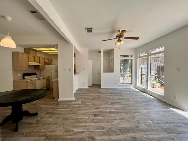 Building Photo - 515 Gregory Ct