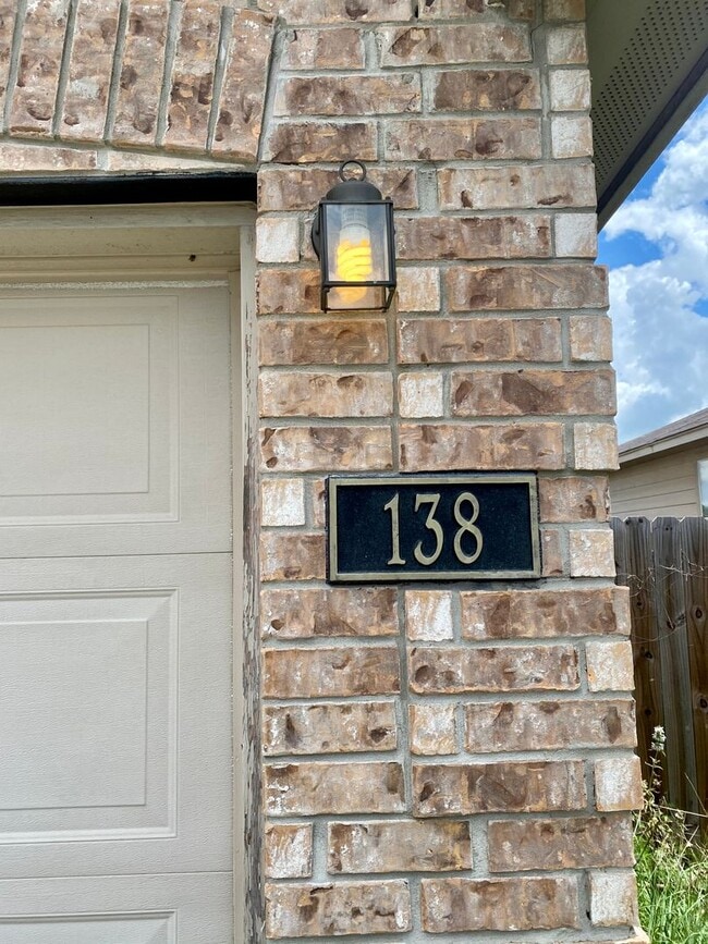 Building Photo - Charming New Braunfels Home Available for Immediate Move In