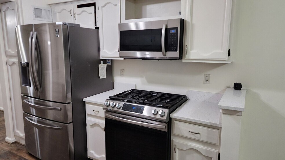 Building Photo - 1226 Charleston Ct