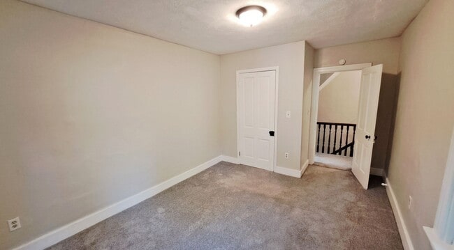 Building Photo - 3 Bed / 1 Bath Single Family Home