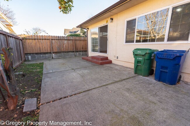 Building Photo - 2211 Pacific Ave