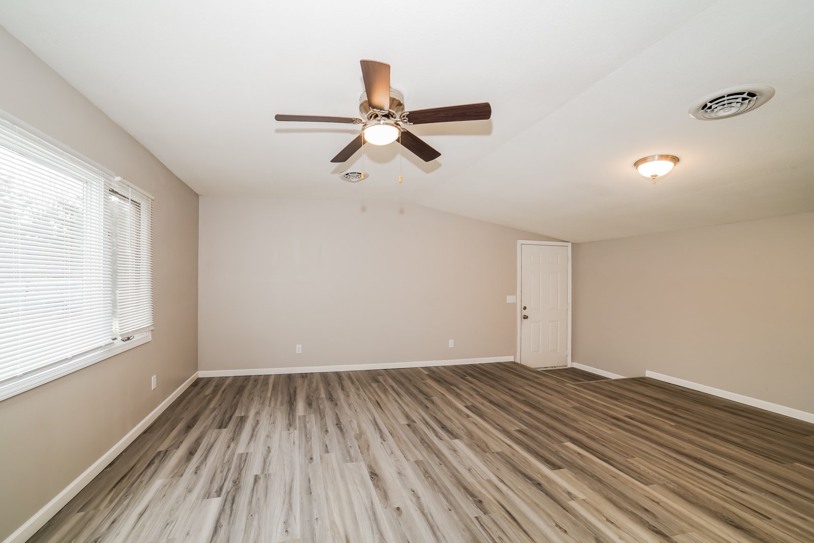 Building Photo - 302 Wagner St