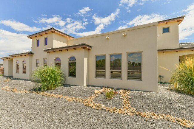 Building Photo - 8024 Canoncito Dr