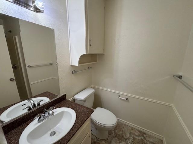 Building Photo - 760 E Pecan St