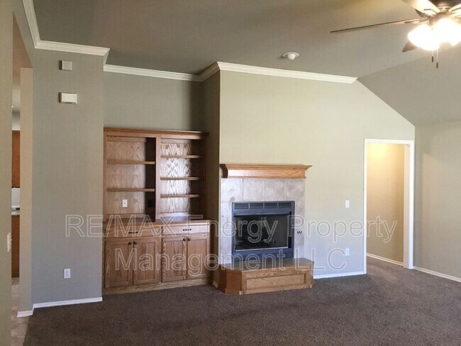 Building Photo - 408 N Willowood Dr