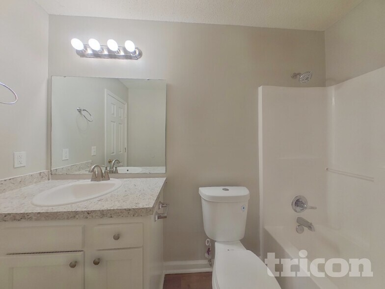 Building Photo - 337 White Gables Dr