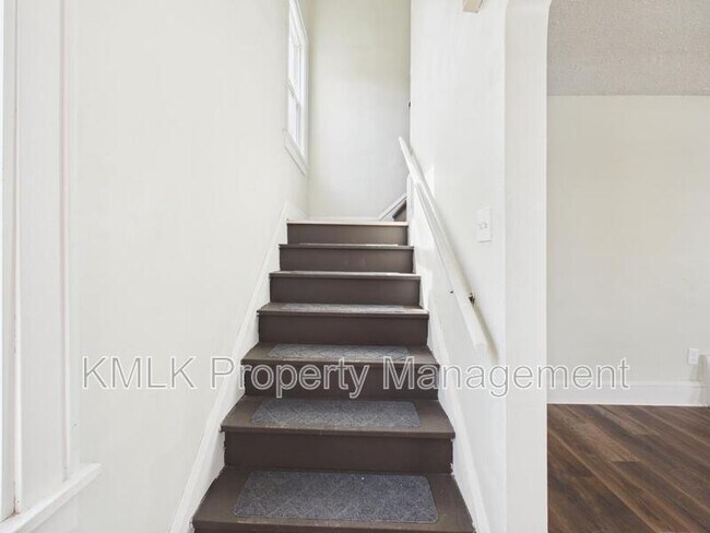 Building Photo - 575 Fernwood Dr