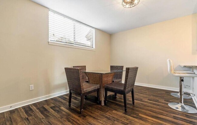 Building Photo - 102 Cambrian Way