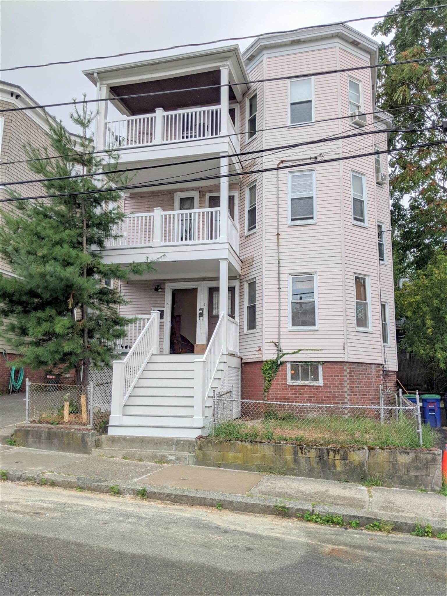 Building Photo - 7 Belknap St