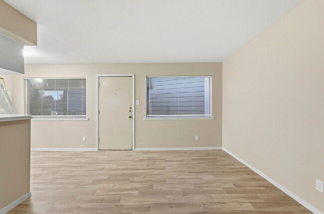 Building Photo - 309 Stratford St