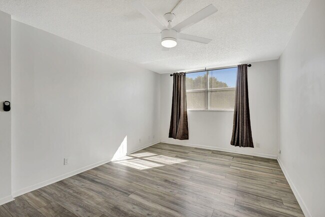 Building Photo - 500 Executive Center Dr