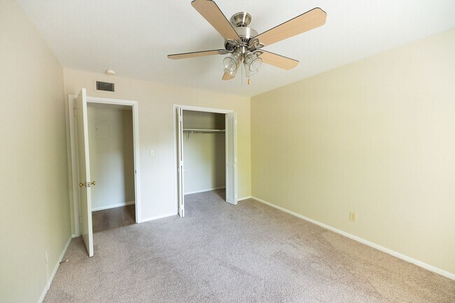 Building Photo - 3812 Country Club Rd