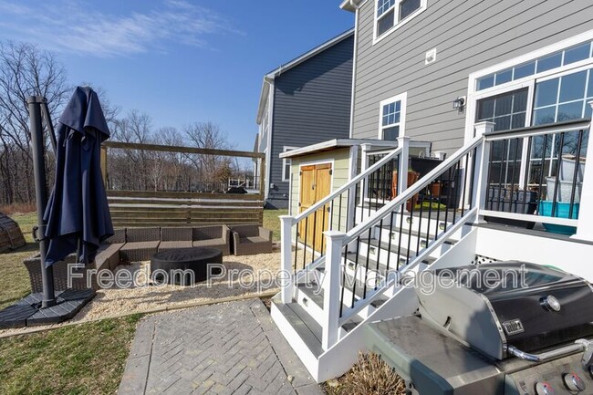 Building Photo - 2425 Morgans Point Dr
