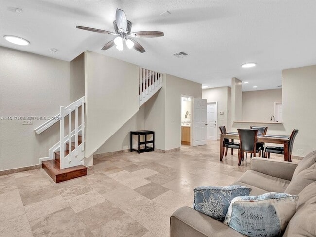 Building Photo - 3853 Tree Top Dr