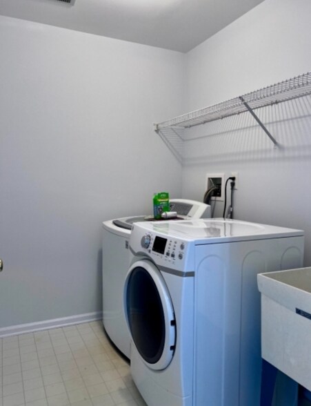 Building Photo - 128 Constitution Way