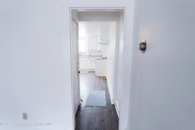 Building Photo - 118 E Carey St