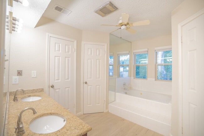 Building Photo - 4219 Meadowchase Ln