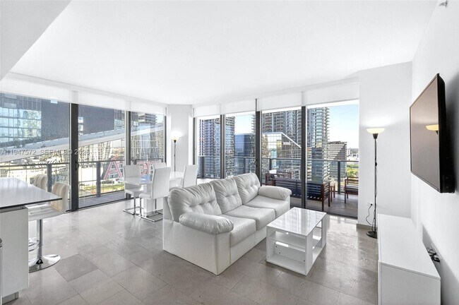 Building Photo - 68 SE 6th St