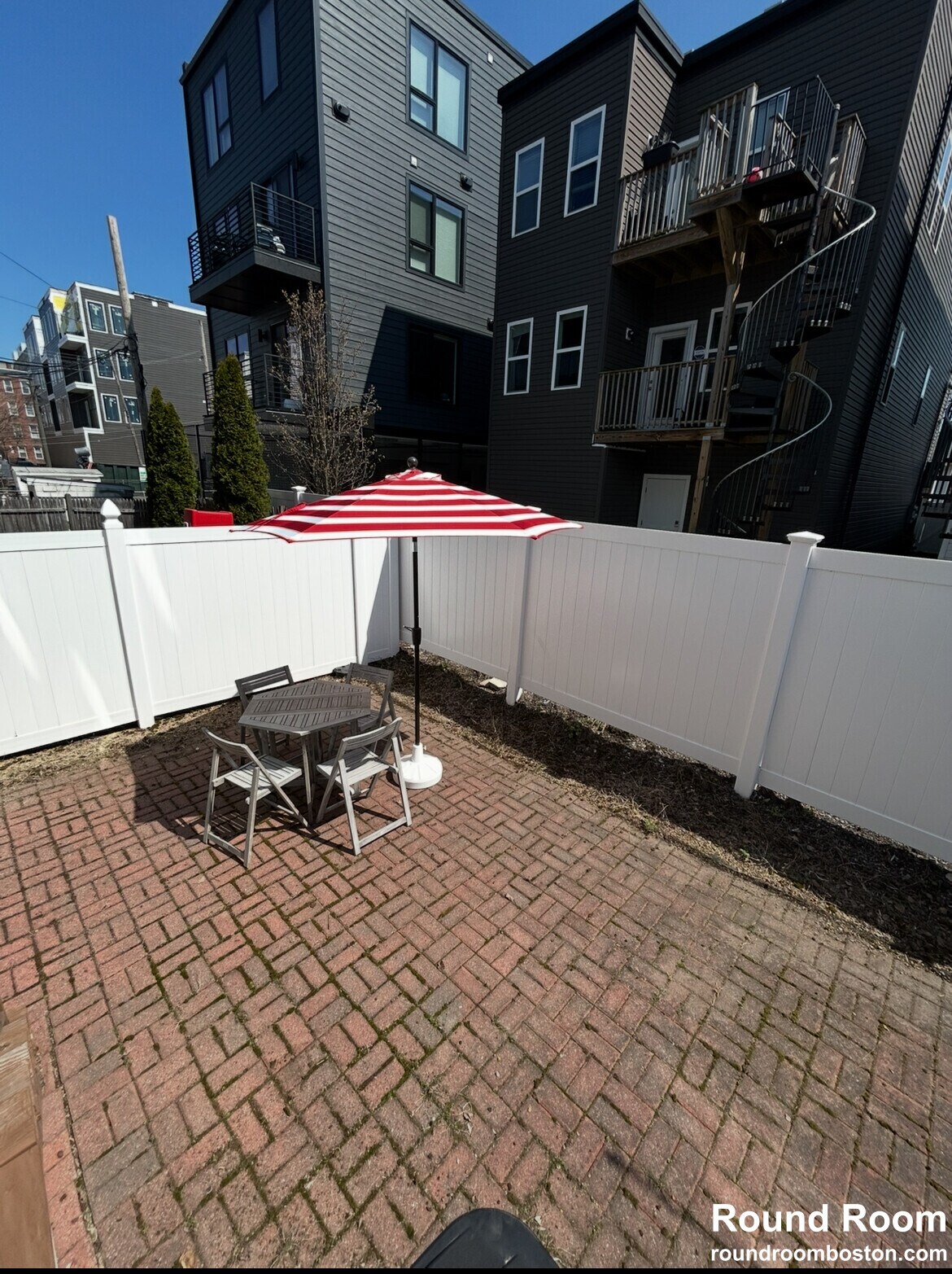 Building Photo - 127 Cottage St