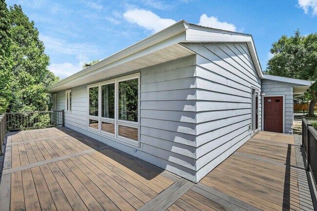 Building Photo - 2914 Maple Grove Dr