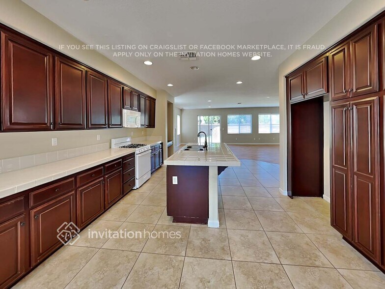 Building Photo - 4050 Martis St