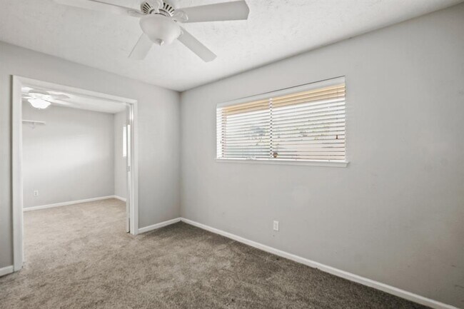 Building Photo - 2815 Edgewood Dr