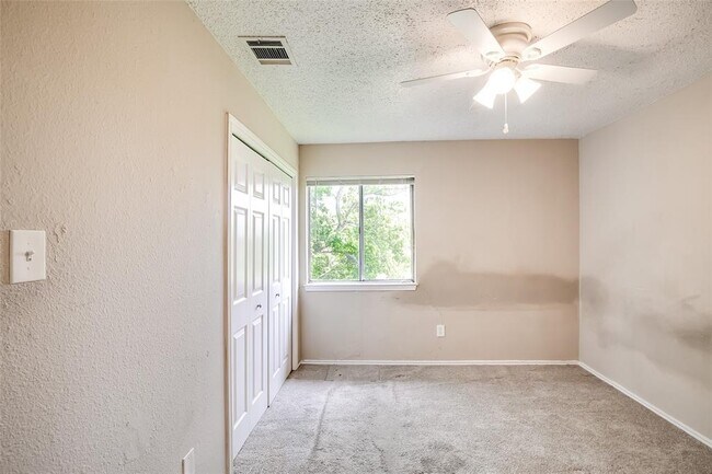 Building Photo - 8419 Riverstone Dr