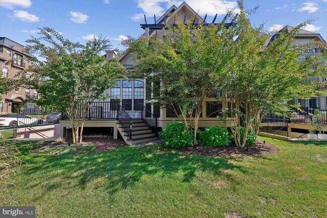 Building Photo - 448 Salk Cir