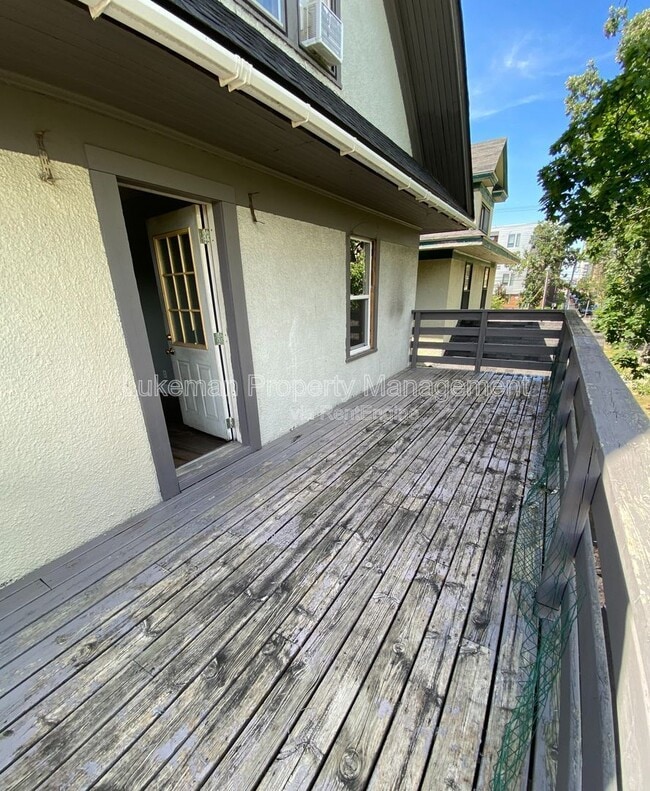 Building Photo - 518 S Rose St