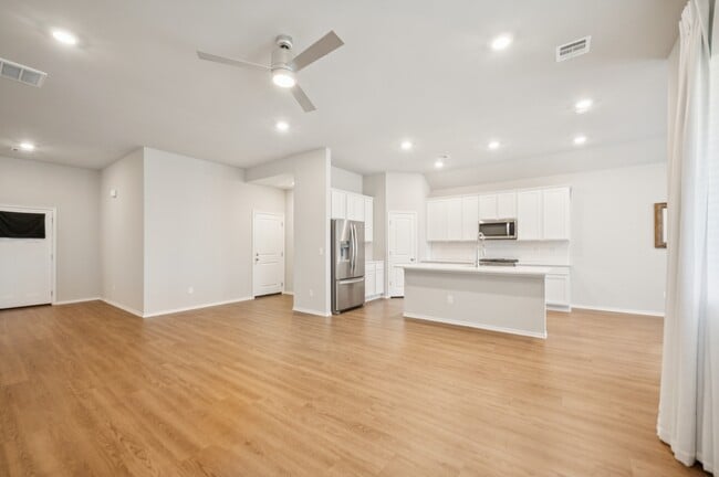 Building Photo - 4266 W Vlg Pk Dr