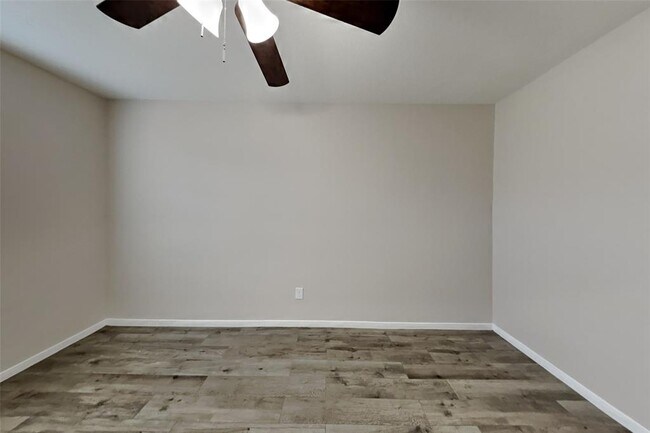 Building Photo - 21922 Willow Shade Ln