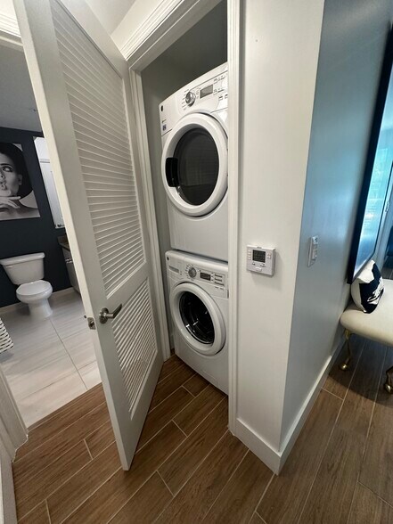 Building Photo - 2054 NE 162nd St