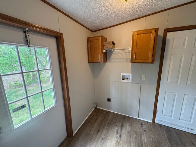 Building Photo - For Rent