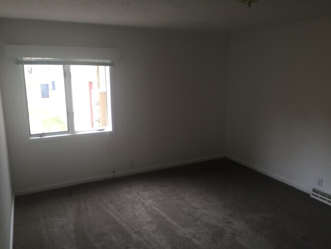 Building Photo - 516 N Willson Ave