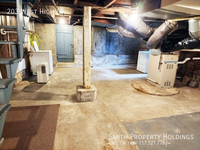 Building Photo - 203 W High St