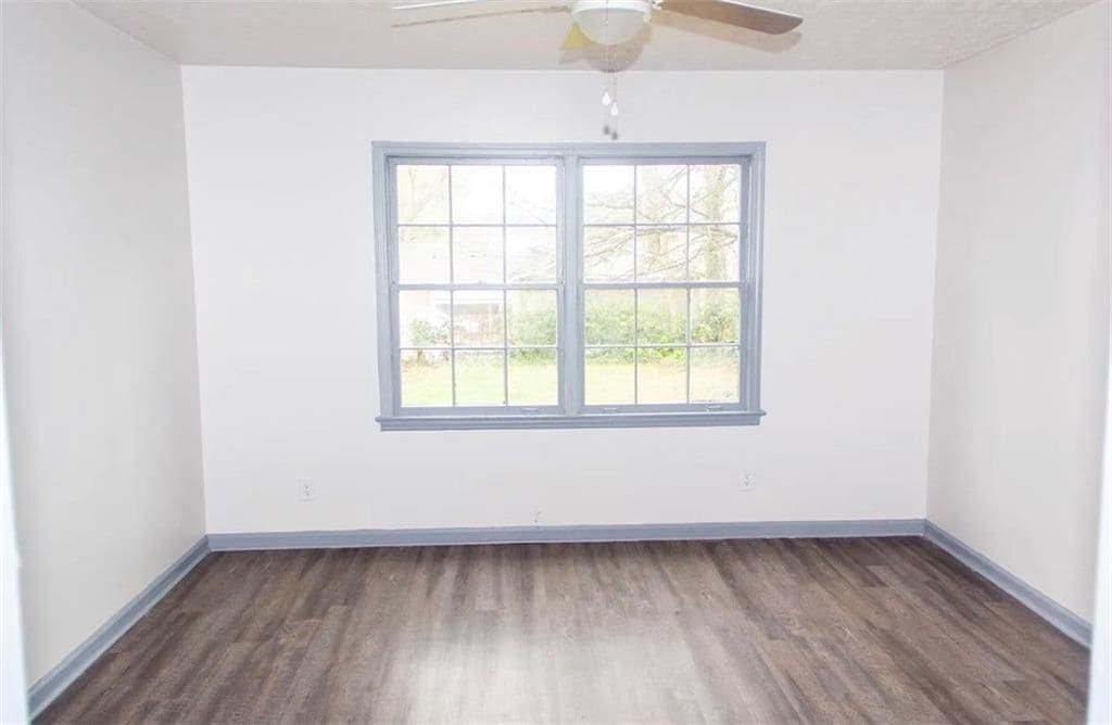 Building Photo - 2418 Crestview Ave
