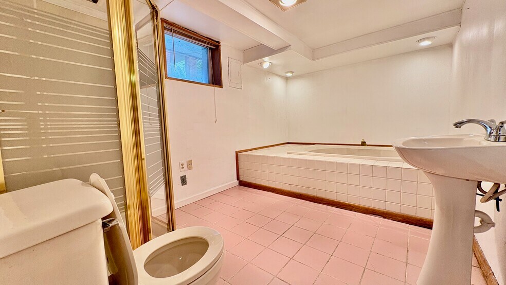 Building Photo - 6345 Morrowfield Ave