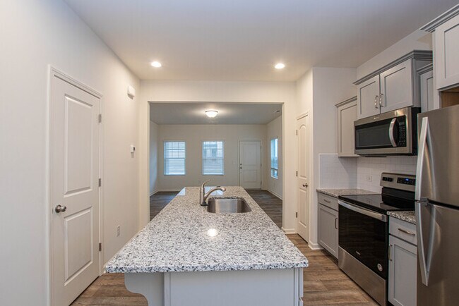 Building Photo - BEAUTIFUL 2 Bedroom Townhome in MIDLAND - AVAILABLE NOW