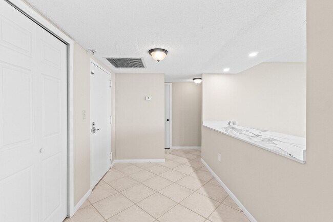 Building Photo - 4200 N Ocean Dr
