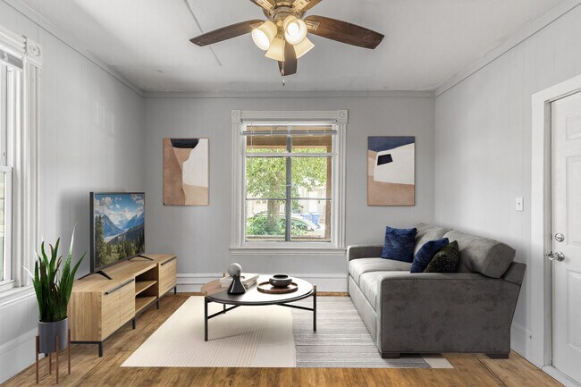 Building Photo - 921 20th Ave NE