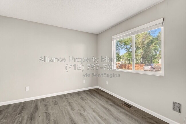 Building Photo - 2460 E Willamette Ave