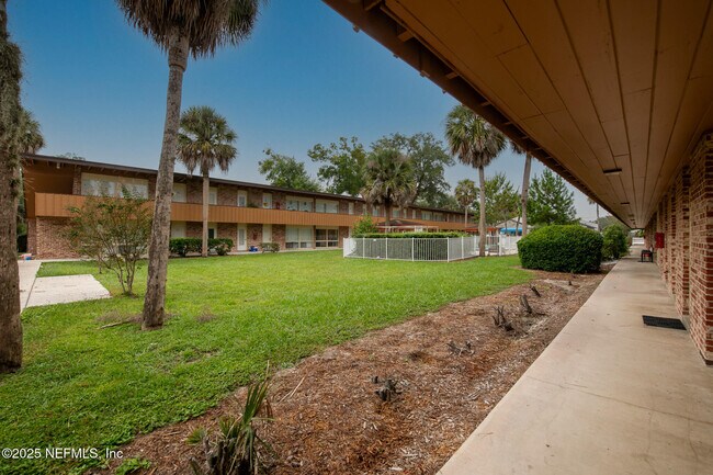 Building Photo - 1217 Park Ave